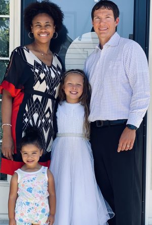 Tiffany Besse, her husband and their two daughters, Evelyn and Stella.